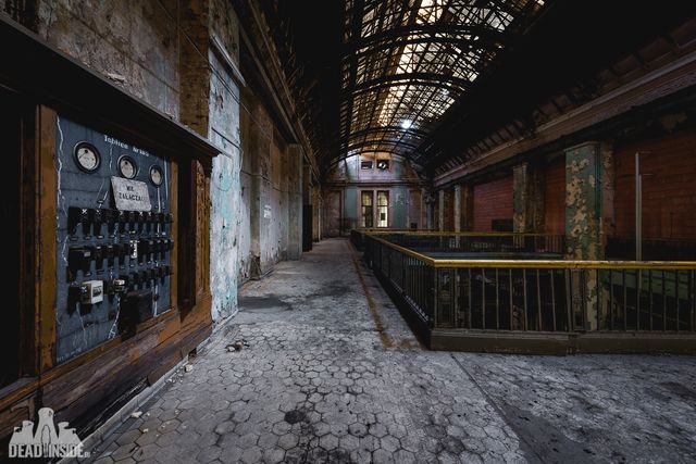 Як виглядає одна із найбільших забутих електростанцій Польщі: вражаючі фото - фото 321322