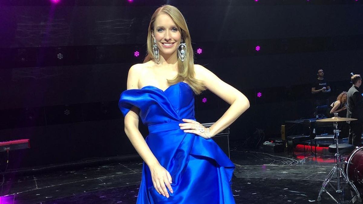 Зваблива Катя Осадча похизувалася стрункими ніжками у коротких шортах: відео