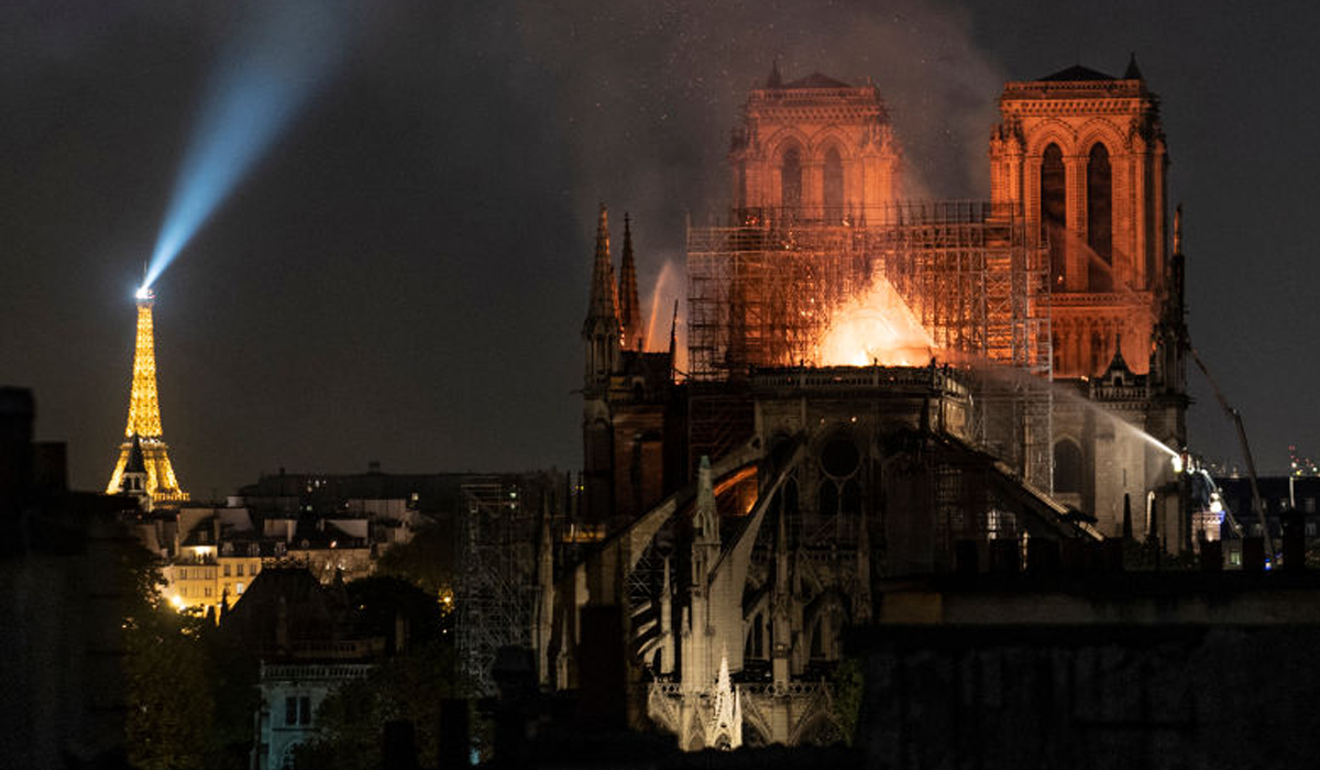 Спогади про Собор Паризької Богоматері: реакція зірок на пожежу в Нотр-Дамі