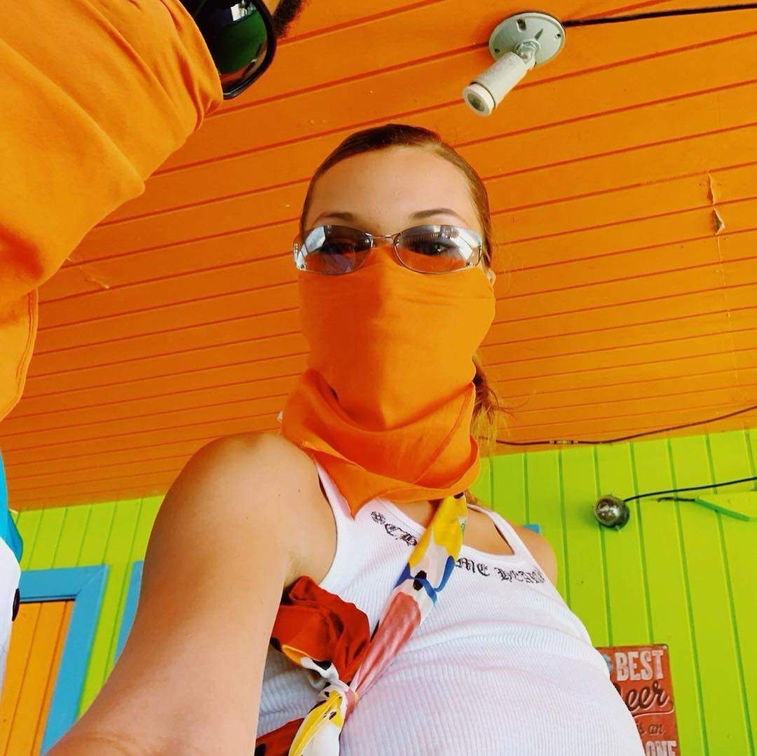Відома модель показала, як відпочиває з коханим на Карибах - фото 321830