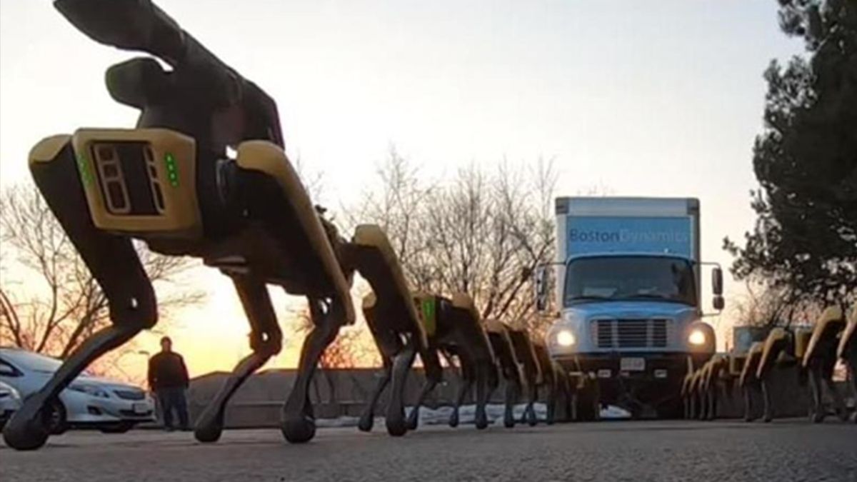 Як роботи Boston Dynamics буксирували вантажівку: відео