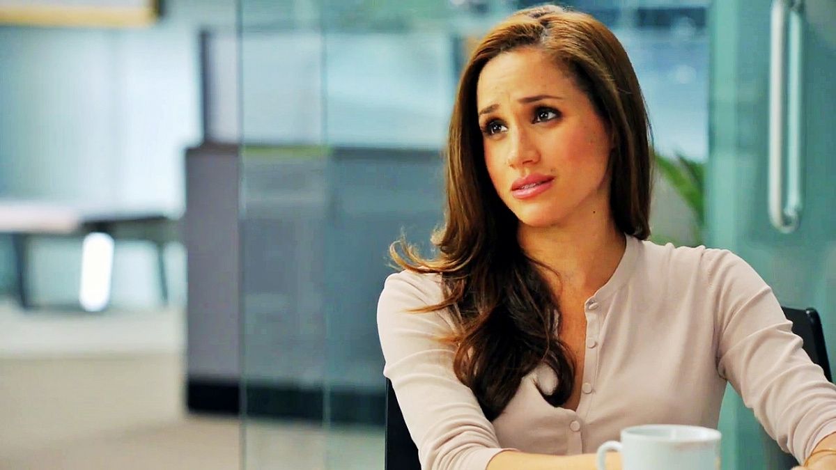 Королівський пілот звільнився через примхи Меган Маркл