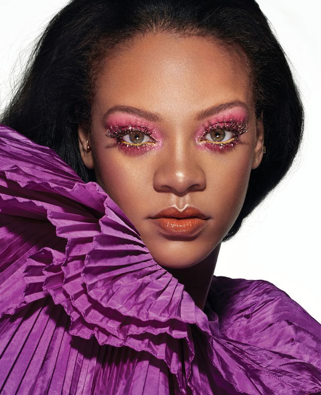 Диво в пір'ях: Rihanna вразила новою зйомкою для глянцю - фото 321991