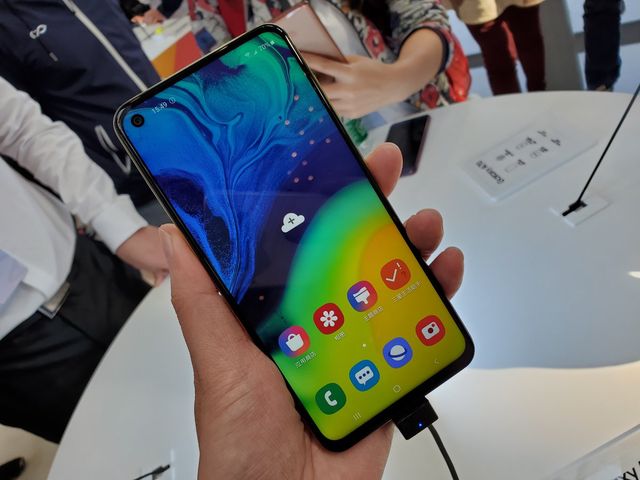 Samsung Galaxy A60: потужний процесор, великий екран, а також круті камери - фото 322075