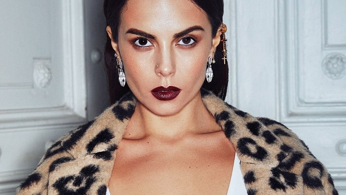 Настя Каменських позувала у сукні на голе тіло