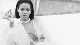 У великому костюмі: Rihanna здивувала новим образом