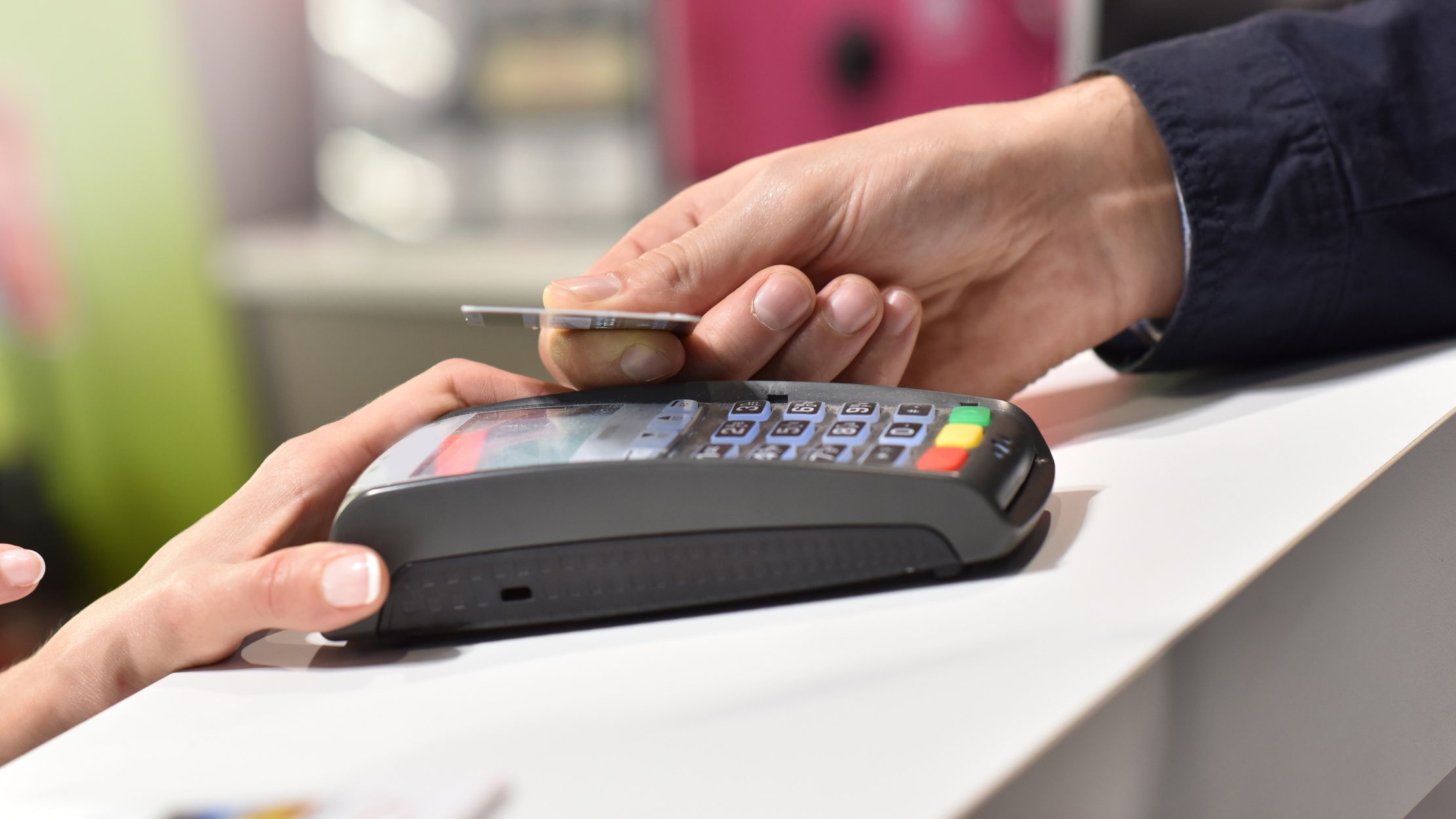 Щодо банківських карток закони в Україні доволі суворі - фото 1