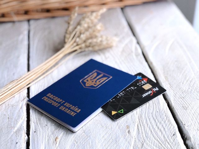 Чотири ситуації, коли не варто розплачуватися карткою - фото 322549