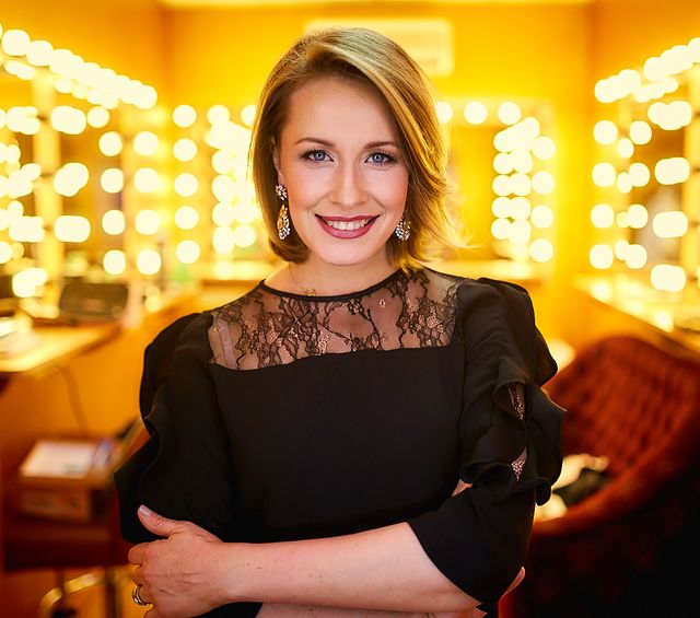 У трудовій книжці посада Кравець звучить як актриса розмовного жанру- фото 322573