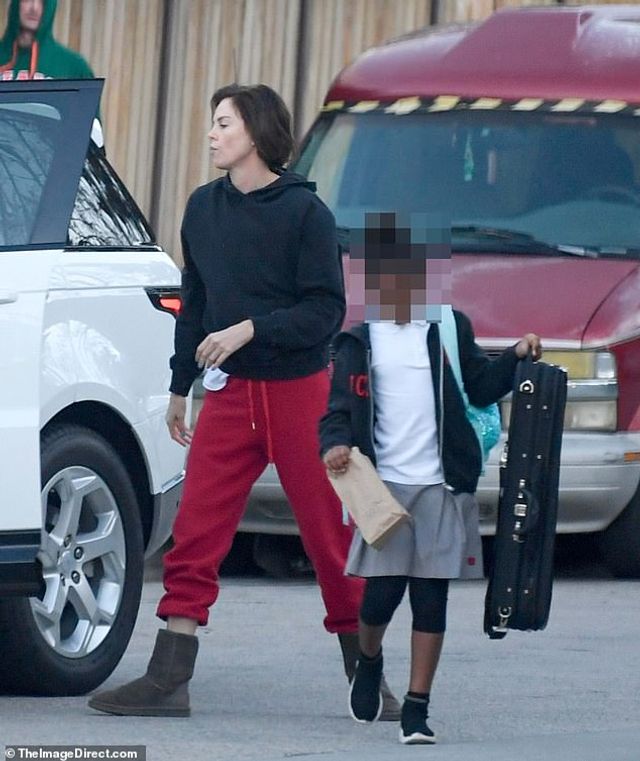 Шарліз Терон відверто розповіла про виховання сина - фото 322759