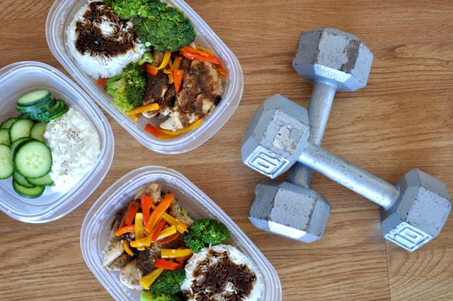 Ті, хто активно займається спортом, часто зловживають їжею - фото 322764