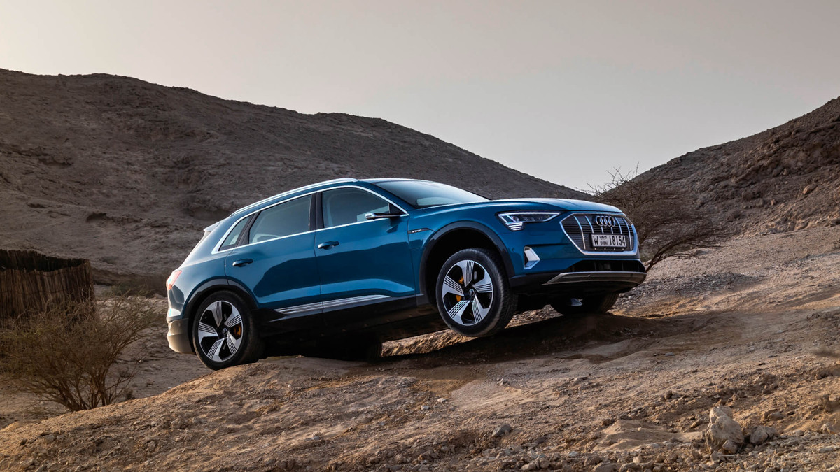 Audi скоротила виробництво електрокара e-tron - фото 1