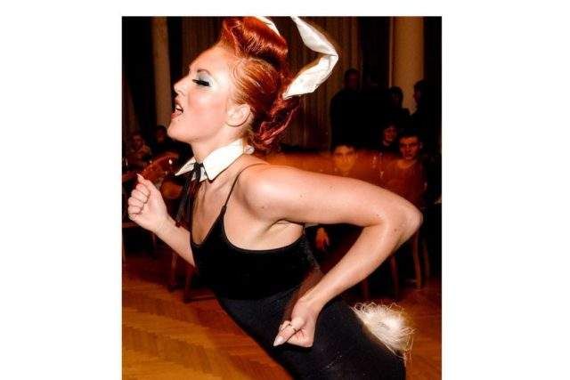 Дружина Кошового позувала в образі зайчика Playboy - фото 322962