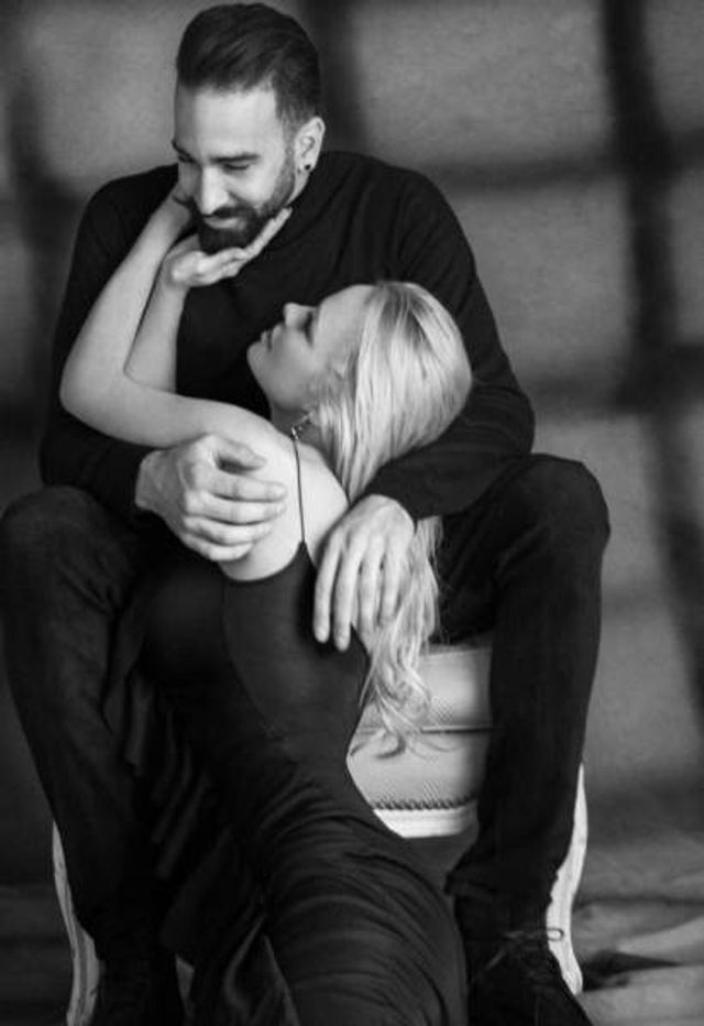 Памела Андерсон у новій пікантній фотосесії зі своїм нареченим - фото 322978