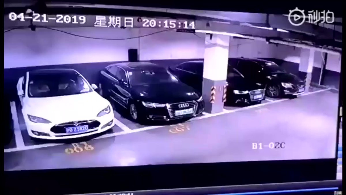 У Китаї вибухнула Tesla - фото 1