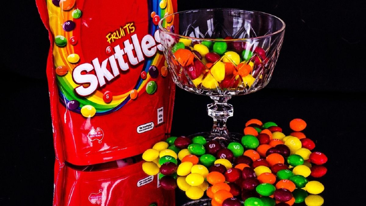 Математик прославився експериментом зі Skittles: фото