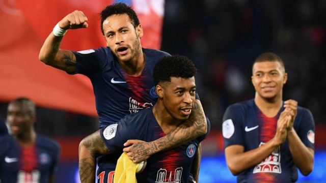 Гравці ПСЖ вийшли на матч у незвичних футболках: фото - фото 323218