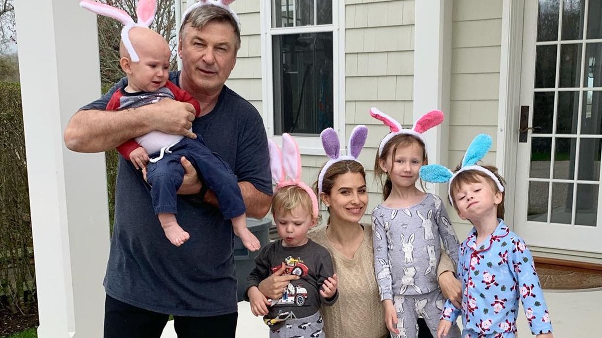 Алек Болдвін показав зворушливі великодні знімки разом з сім'єю