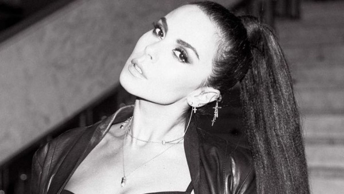 Зваблива Настя Каменських розбурхала мережу грайливим знімком з Парижа