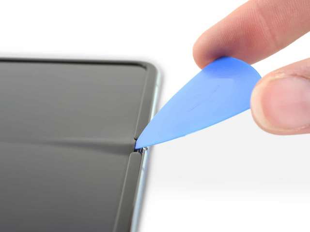 iFixit назвали ймовірну причину виходу з ладу дисплеїв смартфонів Samsung Galaxy Fold - фото 323725