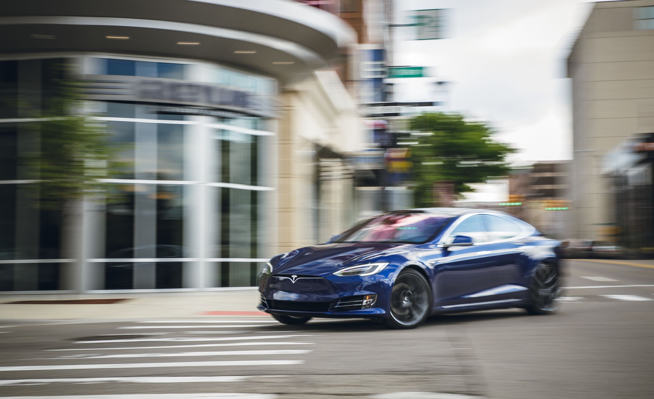 Tesla знову стала збитковою - фото 1