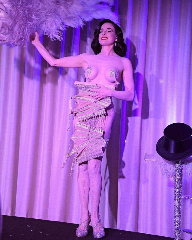 Діта фон Тіз знялася у відвертій фотосесії: дуже гаряче - фото 324164