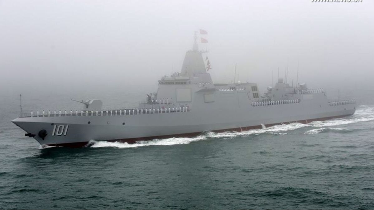 У Китаї показали найбільший есмінець: відео