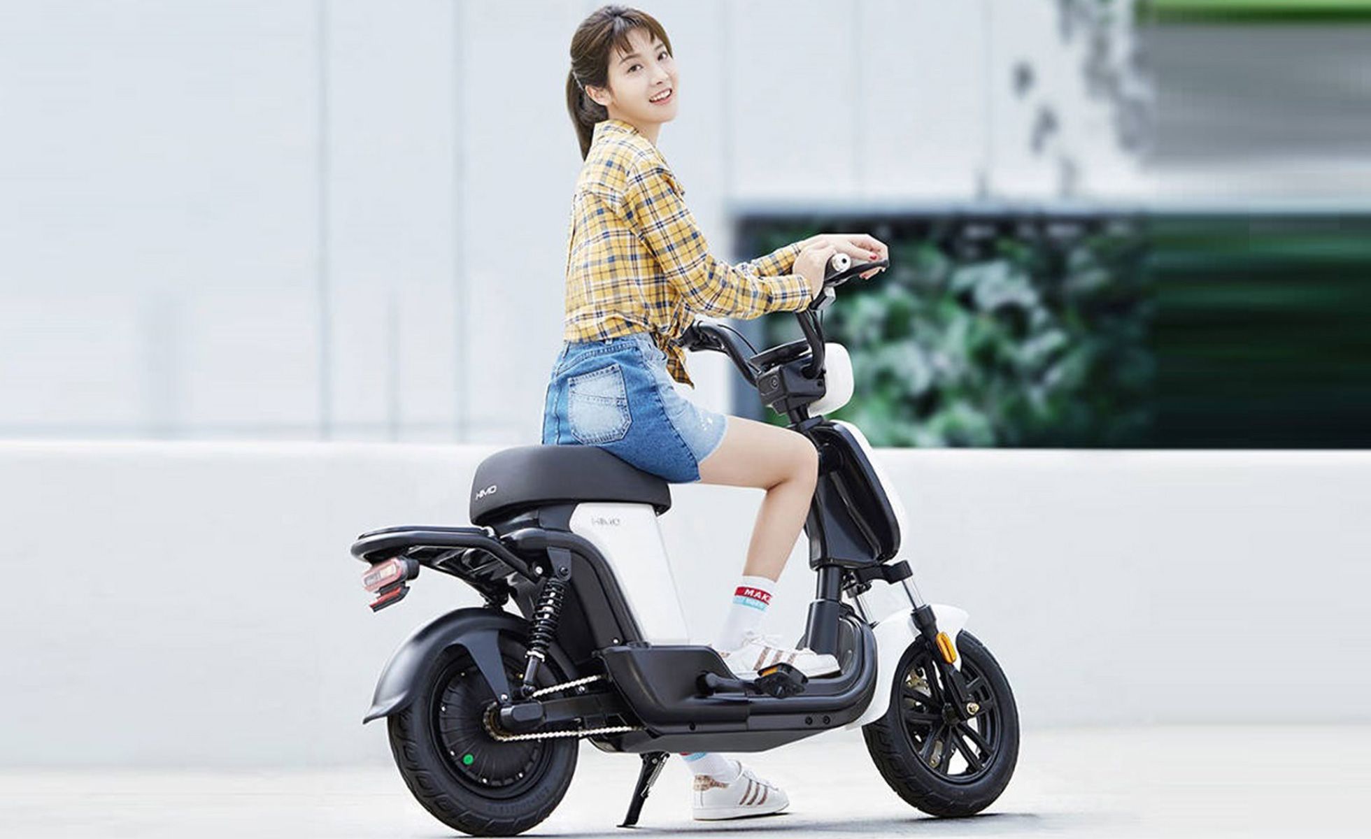 Xiaomi представила дешевий електромопед Himo T1