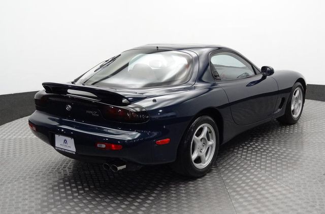 25-річну Mazda RX-7 продали за ціну нового Porsche - фото 324467