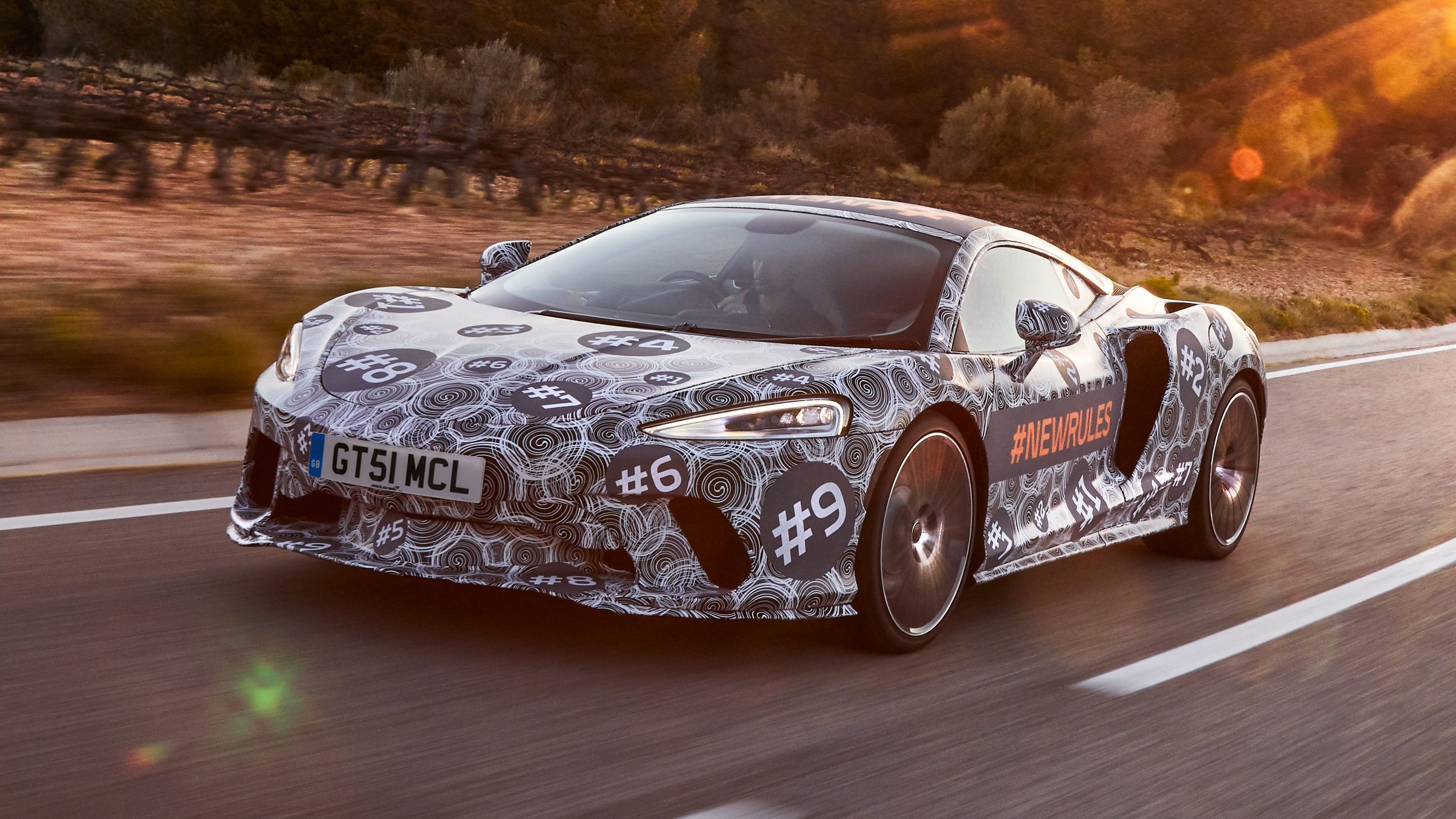 Фотошпигуни зняли унікальний Grand Tourer від McLaren