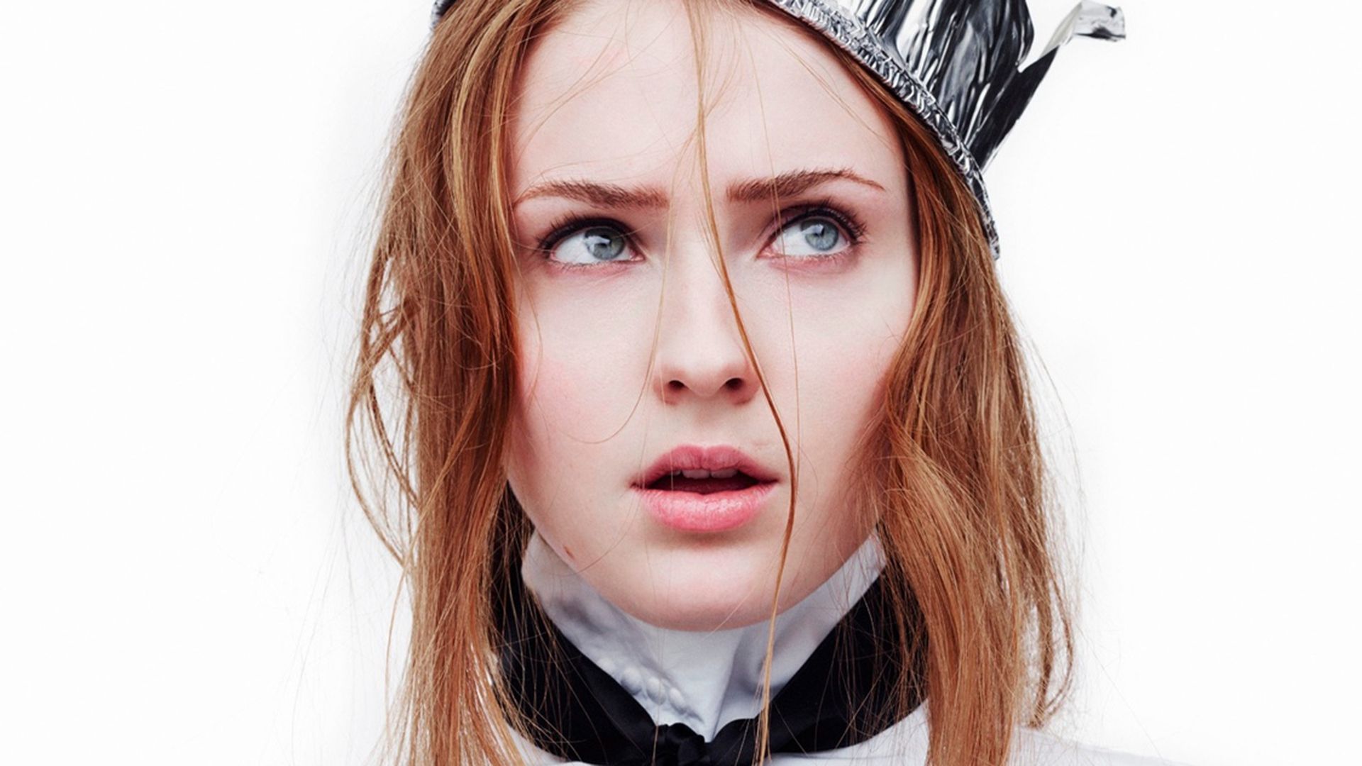 Зірка Гри престолів похвалилася стрункою фігурою у міні-сукні