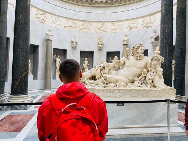 MONATIK показав, як проводить час з сім'єю в Римі - фото 324686