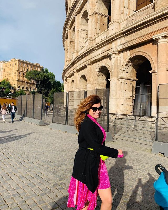 MONATIK показав, як проводить час з сім'єю в Римі - фото 324687