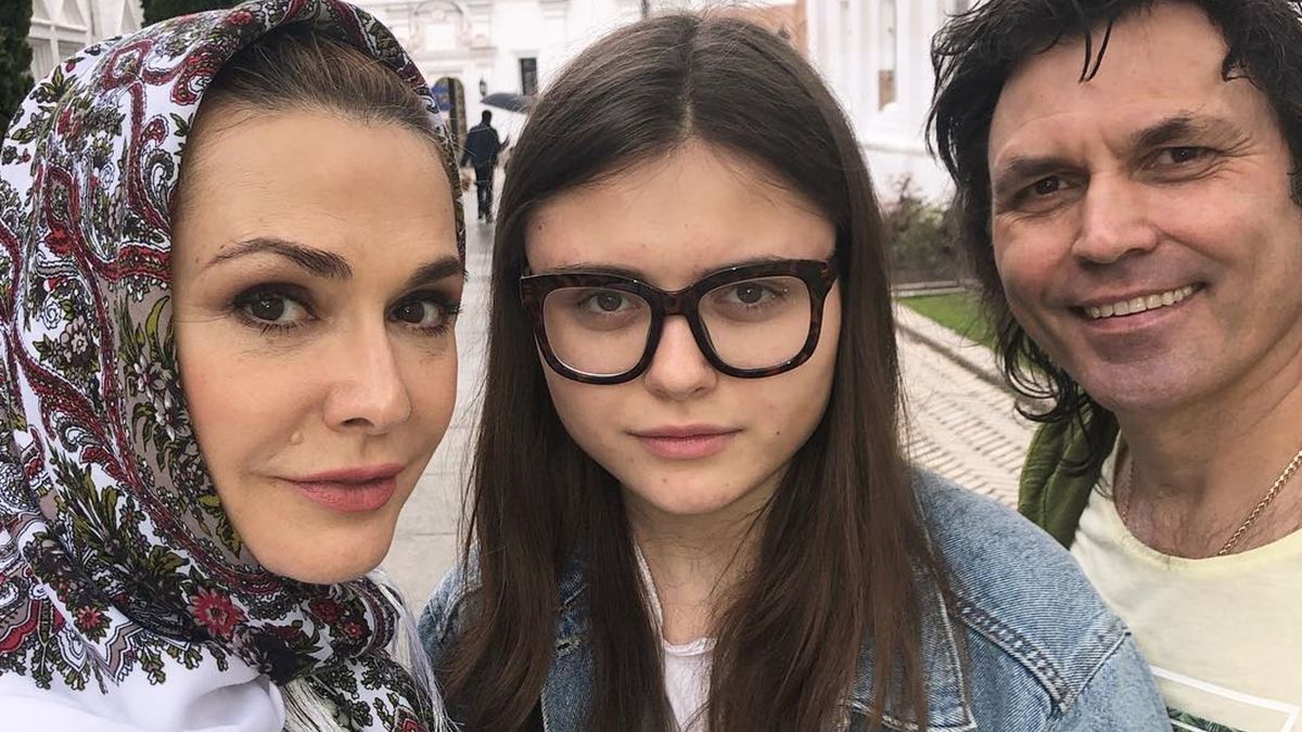 Ольга Сумська вразила розкішною вишиванкою на святкових знімках