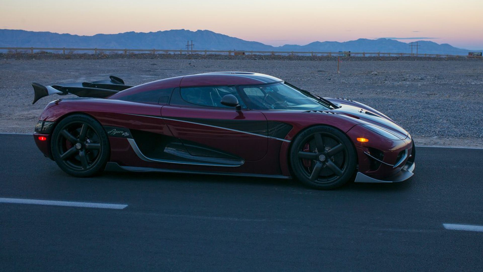 У мережі показали, як тестують люксові гіперкари Koenigsegg