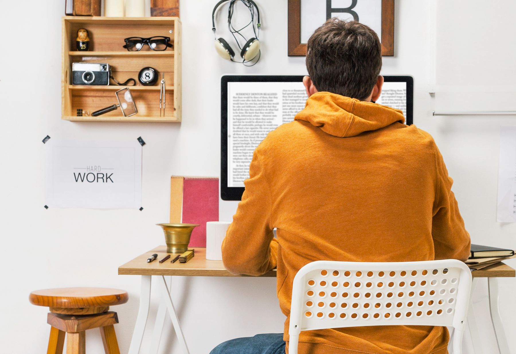 Ось чому не варто допомагати дітям з уроками