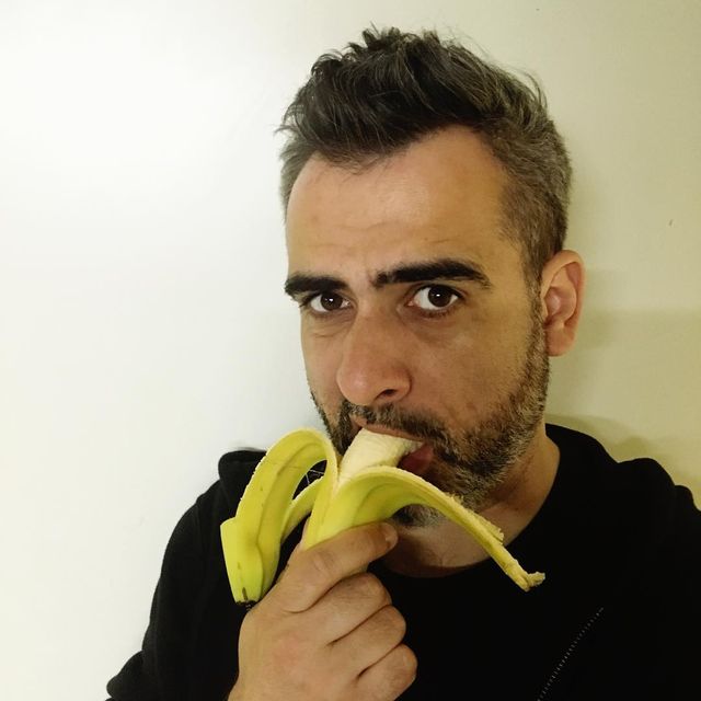 Мовчазний протест: чому люди в мережі викладають фото з бананами - фото 325234