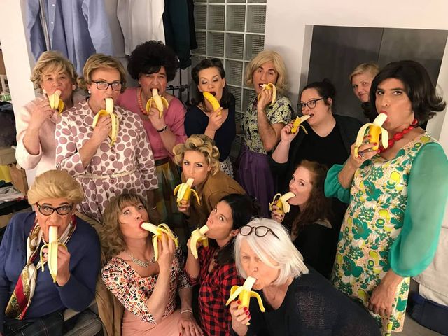 Мовчазний протест: чому люди в мережі викладають фото з бананами - фото 325237