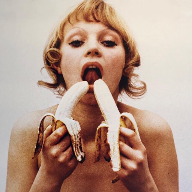 Мовчазний протест: чому люди в мережі викладають фото з бананами - фото 325239