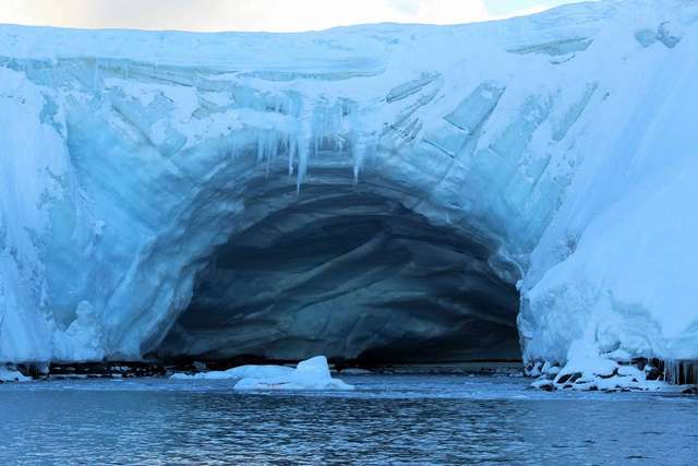 Українські полярники поділилися ефектними кадрами Антарктиди - фото 325263