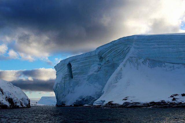 Українські полярники поділилися ефектними кадрами Антарктиди - фото 325264