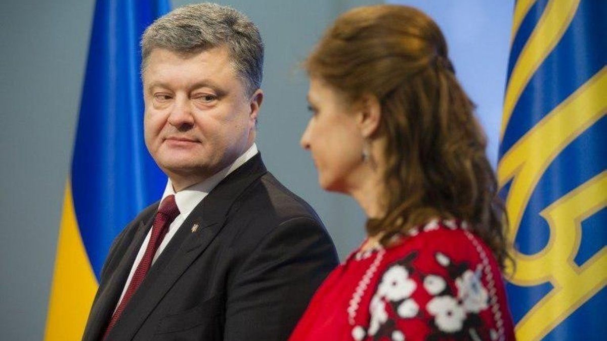 Мережу зворушив чуттєвий знімок Порошенка з дружиною