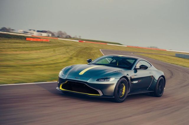 Aston Martin випустив особливу версію популярного купе Vantage - фото 325446