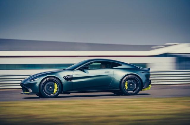 Aston Martin випустив особливу версію популярного купе Vantage - фото 325448