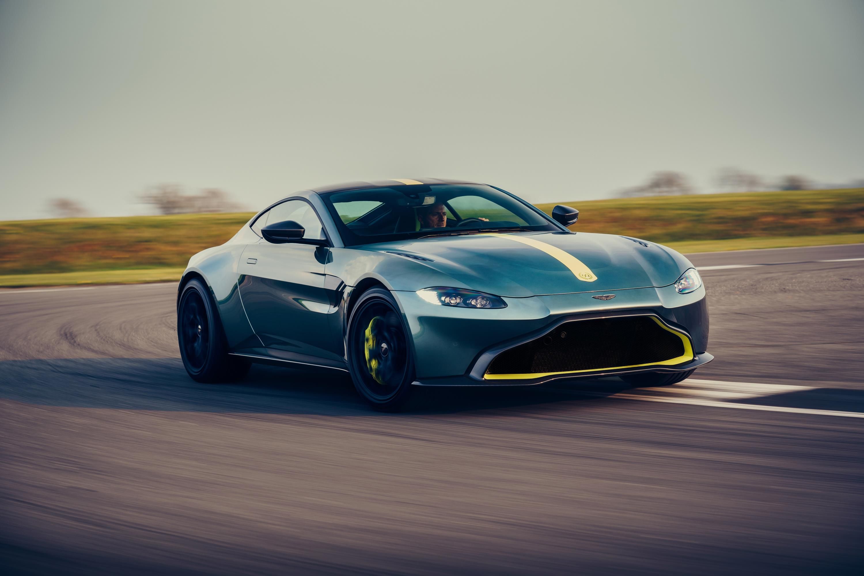 Aston Martin випустив особливу версію популярного купе Vantage