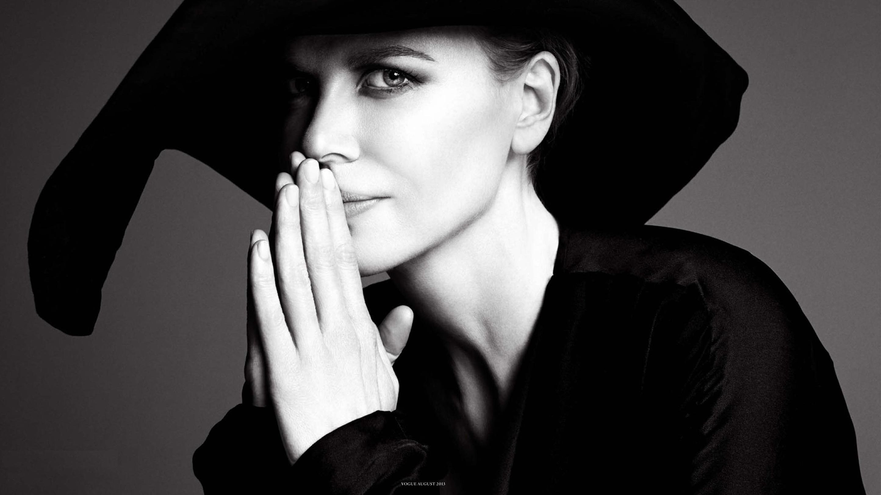 Ніколь Кідман показала струнку фігуру у спокусливій сукні