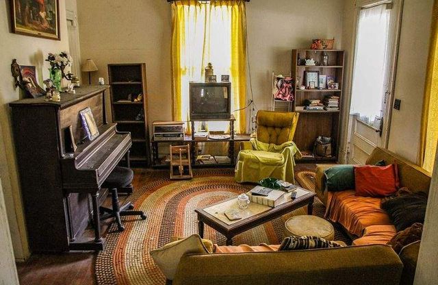 У цей будинок десятиліттями не ступала нога людини - фото 325505