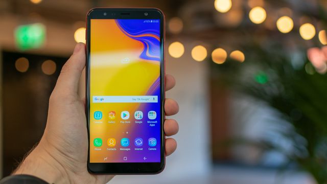 Замикає десяткуSamsung Galaxy J6 - фото 325524