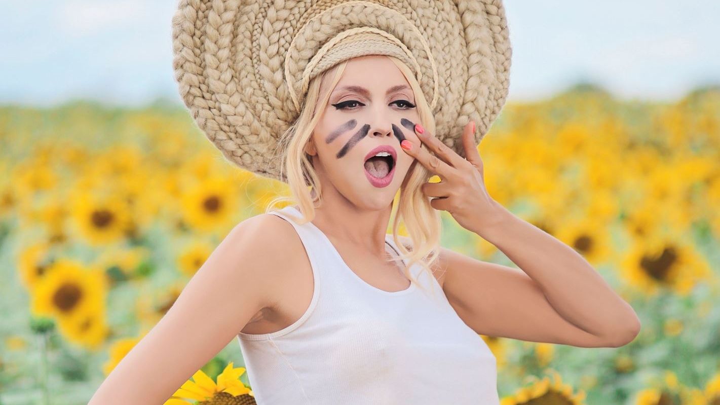 Оля Полякова похвалилася новим бікіні