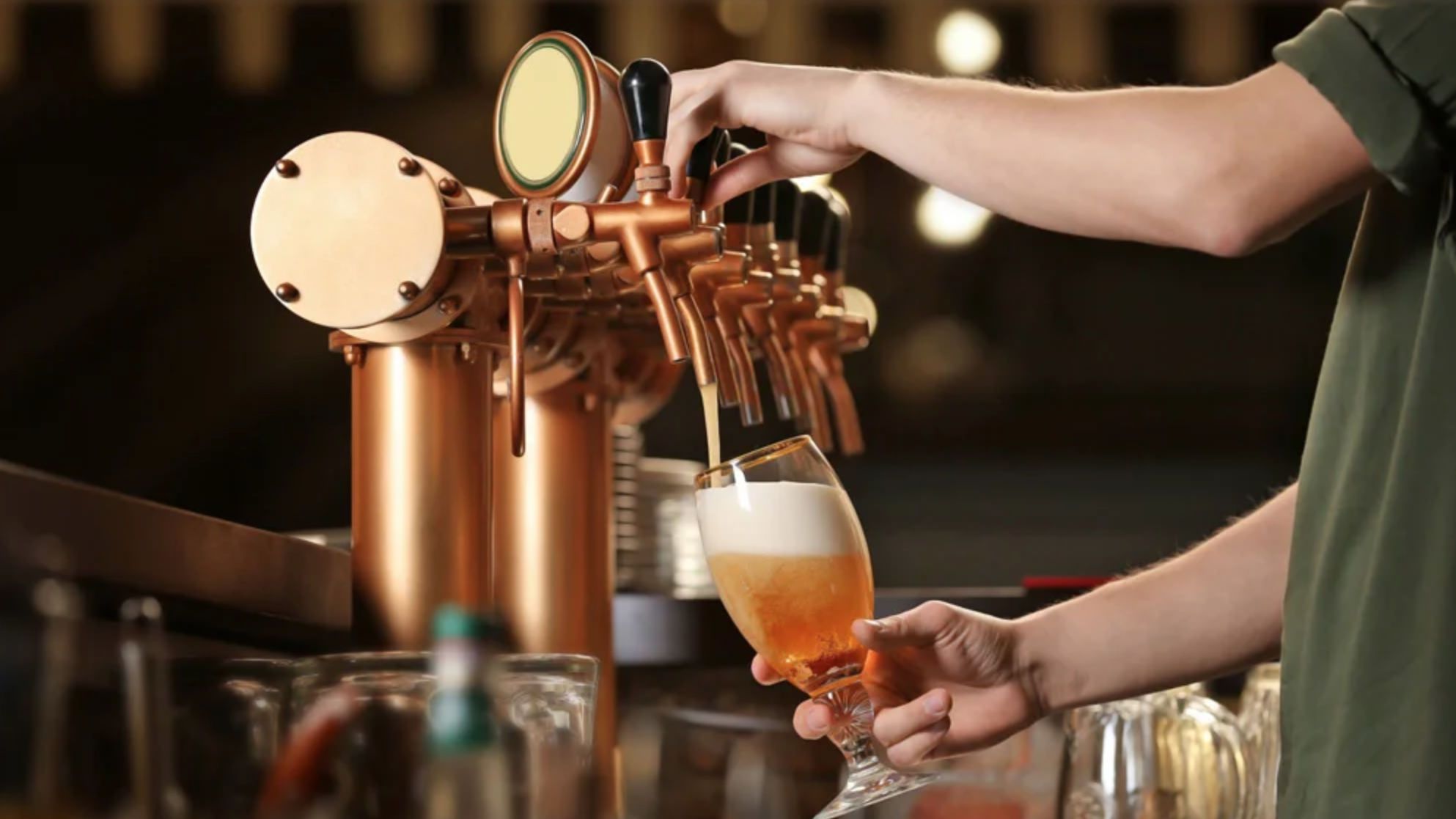 Пиво часто розбавляють водою - фото 1